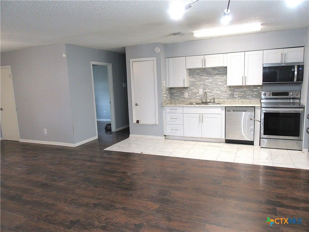 Image 8 of property listing at 501 Harper Street, Holland, TX 76534