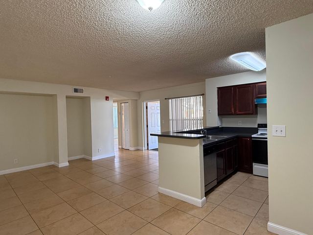 7640 Westwood Drive 402, Tamarac, FL 33321