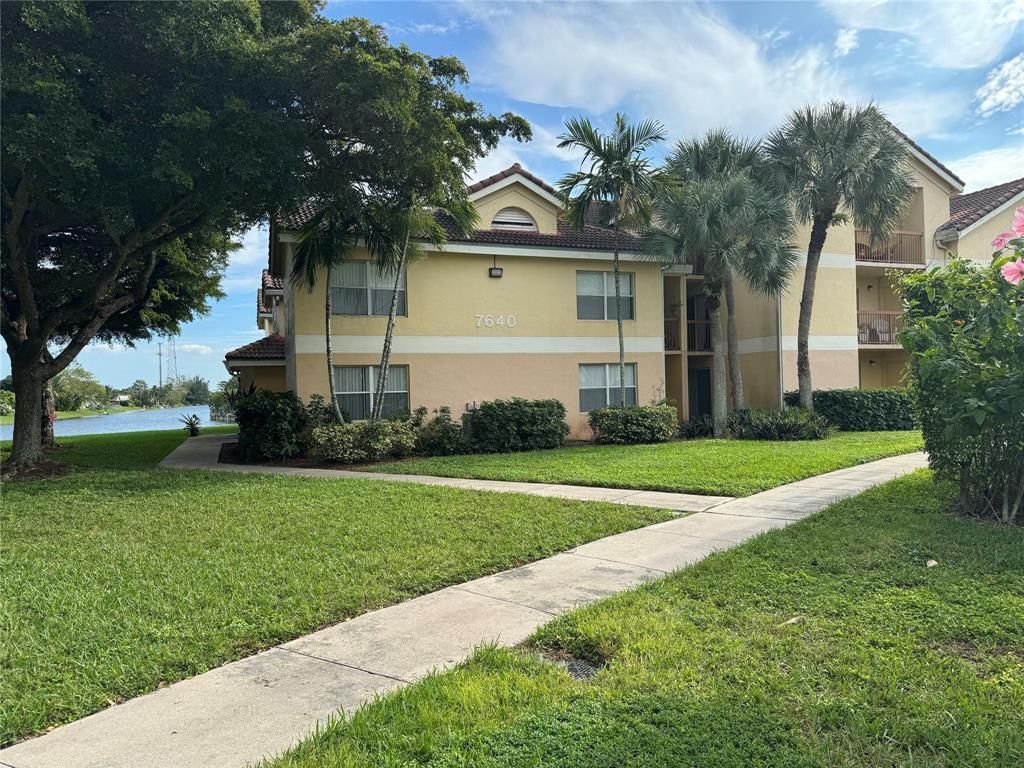 7640 Westwood Drive 402, Tamarac, FL 33321