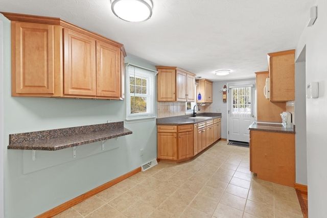 221 Anawan St, Brockton, MA 02302