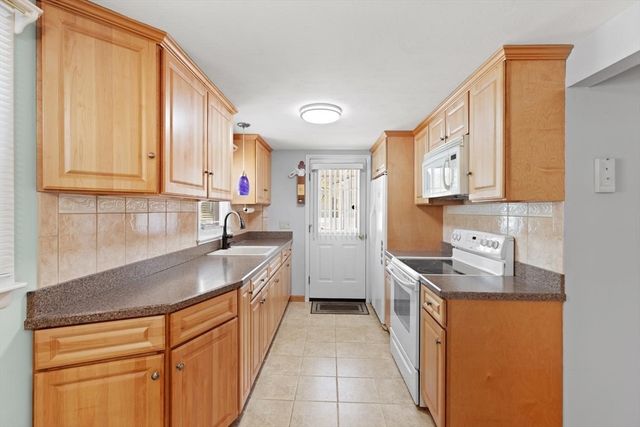 221 Anawan St, Brockton, MA 02302