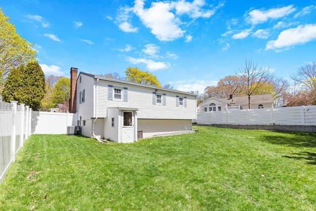 221 Anawan St, Brockton, MA 02302