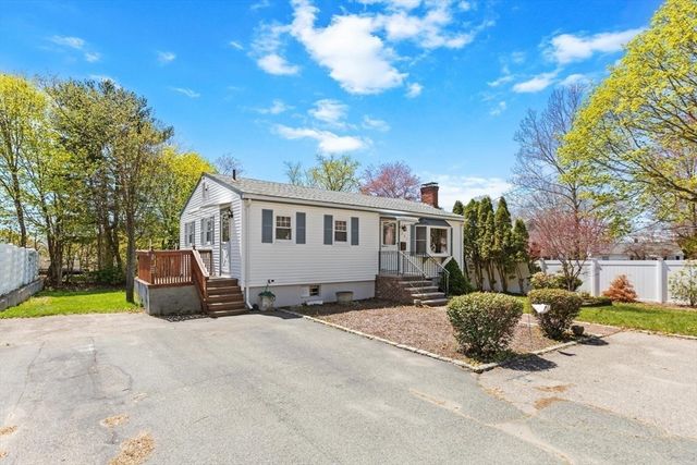 221 Anawan St, Brockton, MA 02302