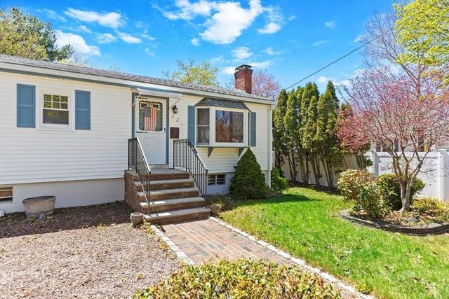 221 Anawan St, Brockton, MA 02302