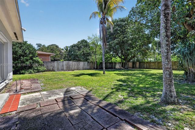 172 NW 116th St, Miami, FL 33168