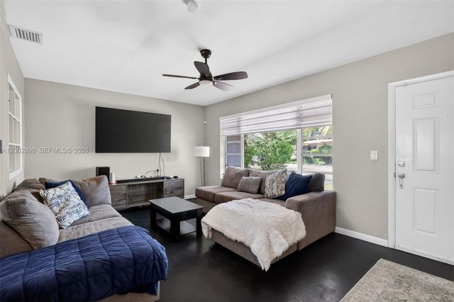 172 NW 116th St, Miami, FL 33168