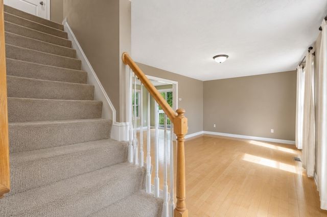 9 Shamrock Ln, Lakeville, MA 02347