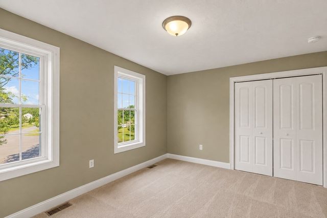 9 Shamrock Ln, Lakeville, MA 02347