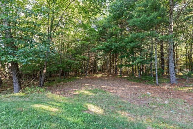 9 Shamrock Ln, Lakeville, MA 02347