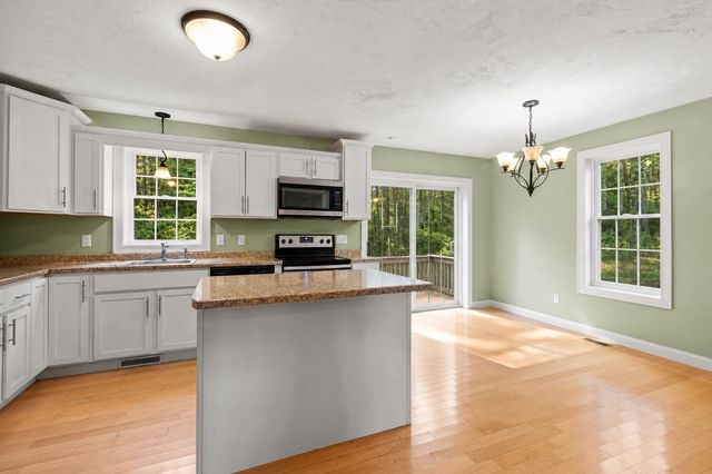 9 Shamrock Ln, Lakeville, MA 02347