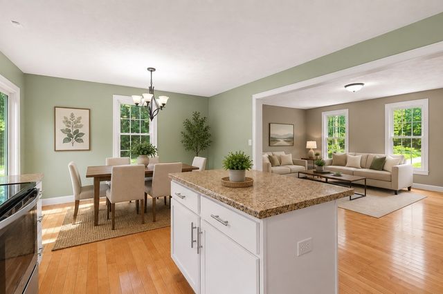 9 Shamrock Ln, Lakeville, MA 02347
