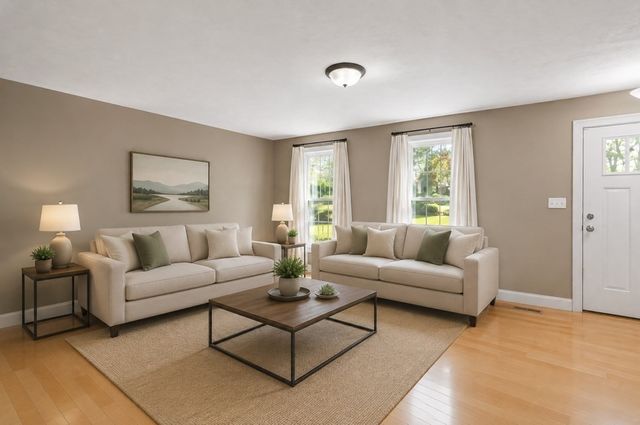 9 Shamrock Ln, Lakeville, MA 02347