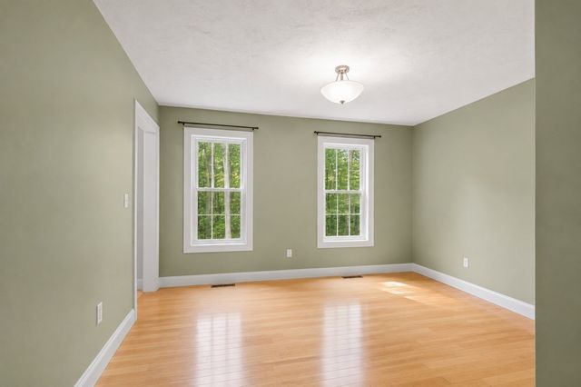 9 Shamrock Ln, Lakeville, MA 02347