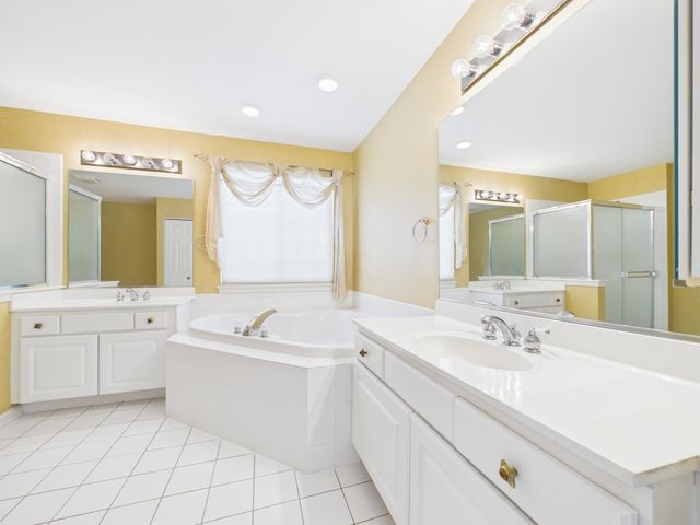 7486 Abbey Road, Gurnee, IL 60031