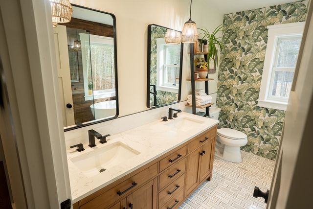8 Stearns Road, Upton, MA 01568