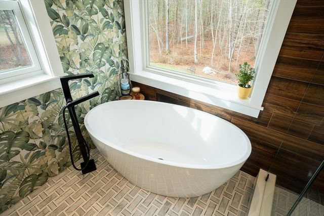 8 Stearns Road, Upton, MA 01568