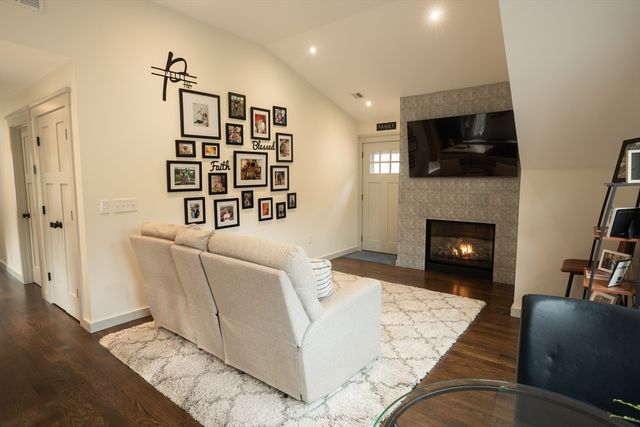 8 Stearns Road, Upton, MA 01568