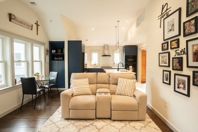 8 Stearns Road, Upton, MA 01568