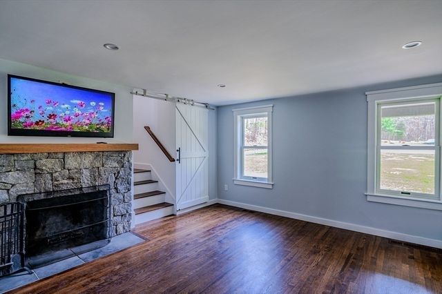 8 Stearns Road, Upton, MA 01568