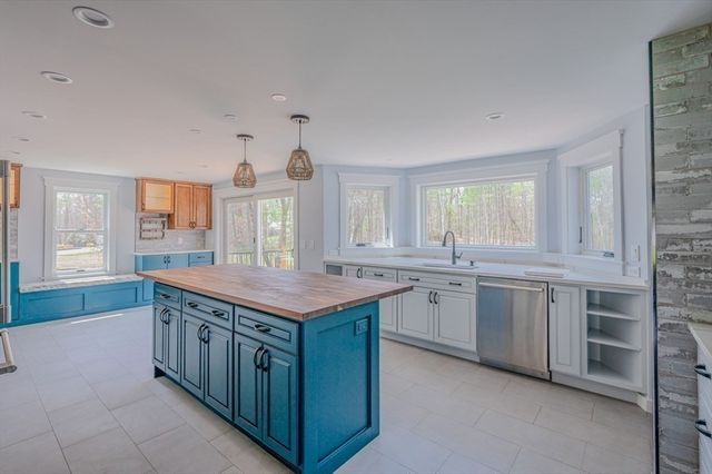 8 Stearns Road, Upton, MA 01568