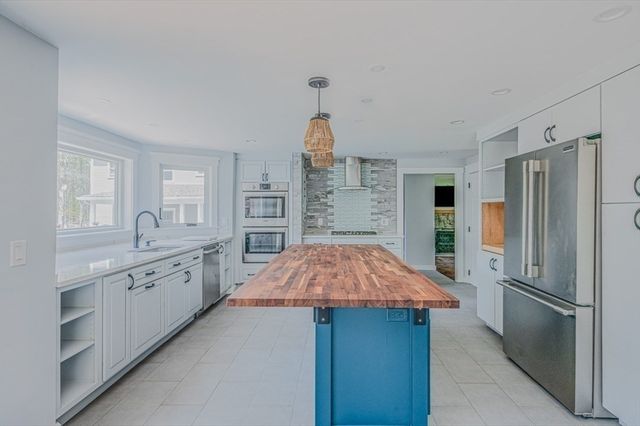 8 Stearns Road, Upton, MA 01568