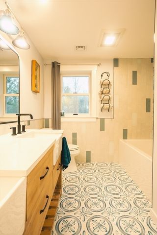8 Stearns Road, Upton, MA 01568
