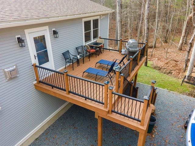 8 Stearns Road, Upton, MA 01568