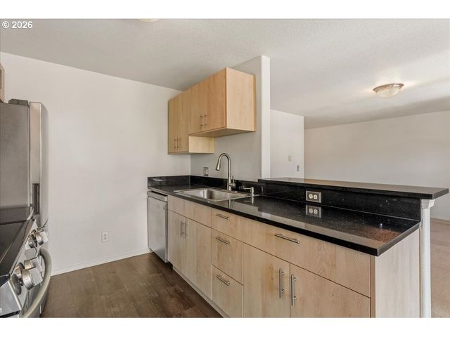 661 Ne 162ND Ave 301, Portland, OR 97230