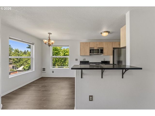 661 Ne 162ND Ave 301, Portland, OR 97230