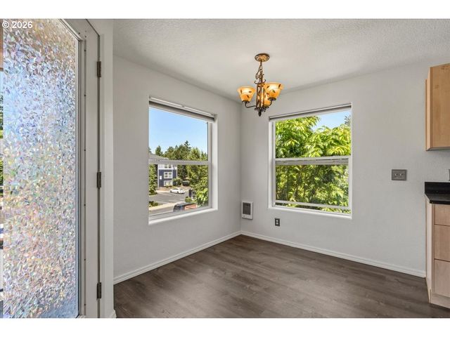 661 Ne 162ND Ave 301, Portland, OR 97230