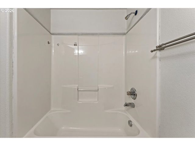 661 Ne 162ND Ave 301, Portland, OR 97230