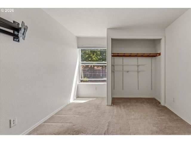 661 Ne 162ND Ave 301, Portland, OR 97230