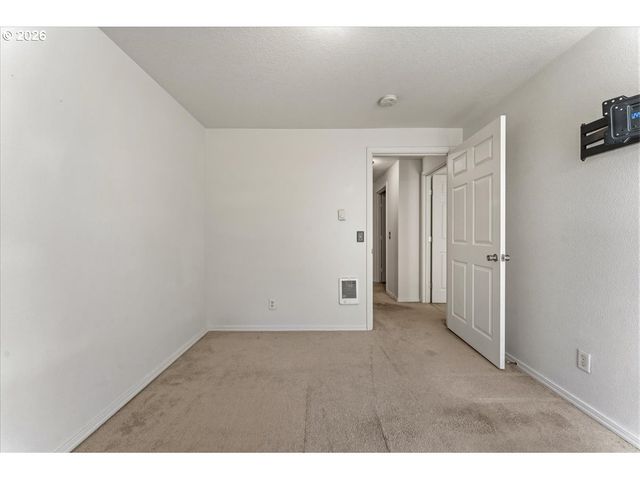 661 Ne 162ND Ave 301, Portland, OR 97230