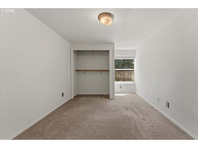 661 Ne 162ND Ave 301, Portland, OR 97230