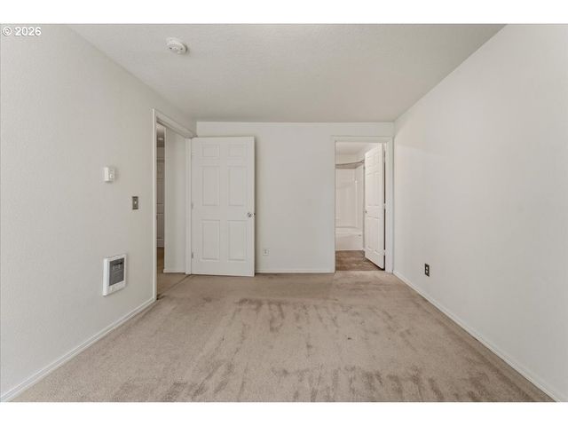 661 Ne 162ND Ave 301, Portland, OR 97230