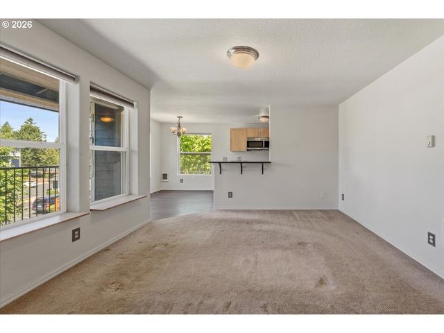 661 Ne 162ND Ave 301, Portland, OR 97230