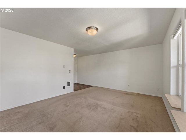 661 Ne 162ND Ave 301, Portland, OR 97230