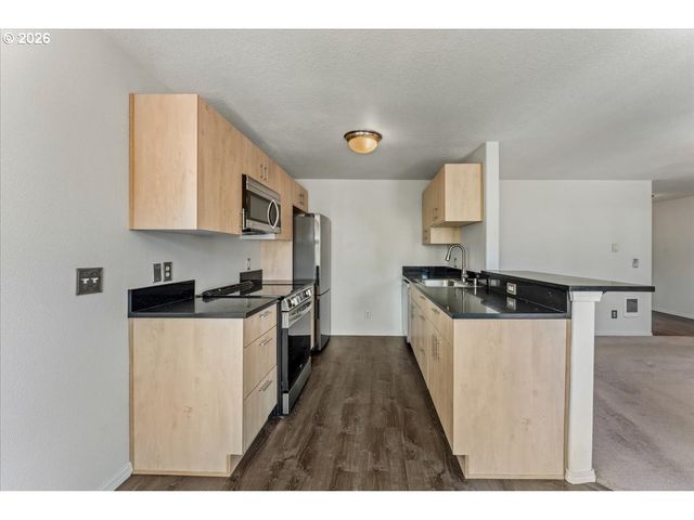 661 Ne 162ND Ave 301, Portland, OR 97230