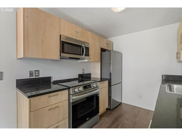 661 Ne 162ND Ave 301, Portland, OR 97230