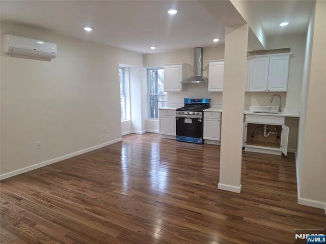 664 Bergen Avenue, Jersey City, NJ 07304