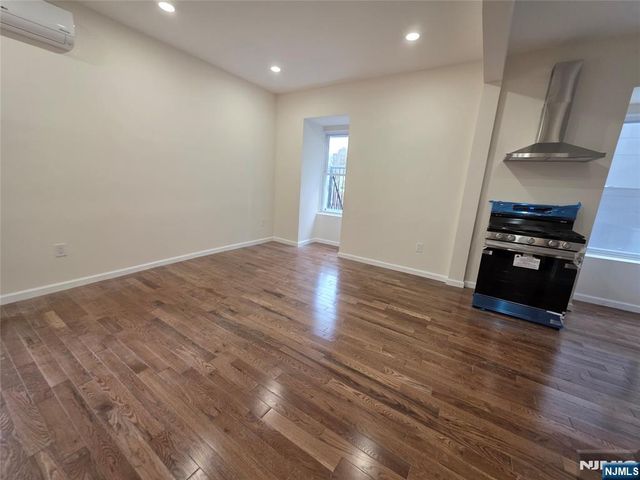 664 Bergen Avenue, Jersey City, NJ 07304