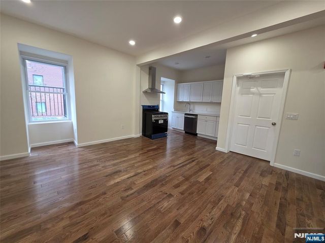 664 Bergen Avenue, Jersey City, NJ 07304