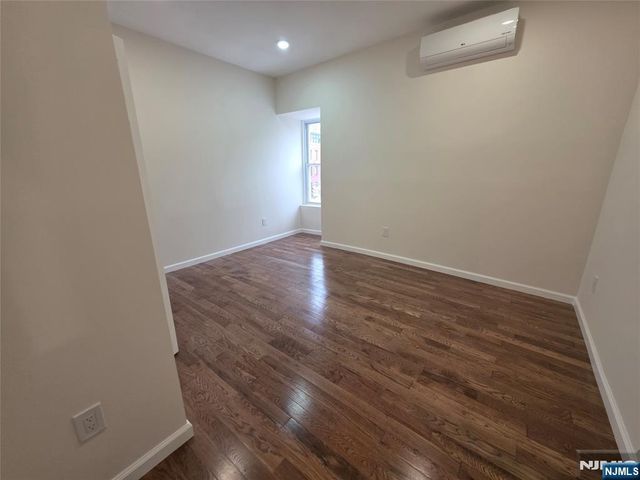 664 Bergen Avenue, Jersey City, NJ 07304
