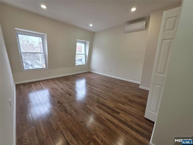 664 Bergen Avenue, Jersey City, NJ 07304
