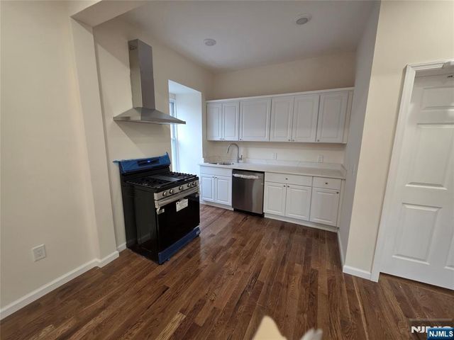 664 Bergen Avenue, Jersey City, NJ 07304