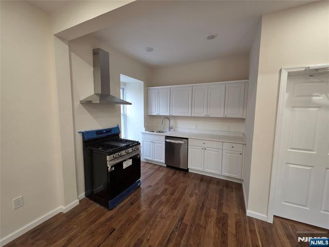 664 Bergen Avenue, Jersey City, NJ 07304