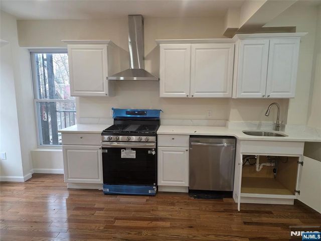 664 Bergen Avenue, Jersey City, NJ 07304