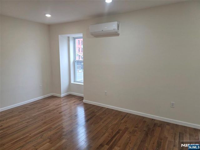 664 Bergen Avenue, Jersey City, NJ 07304