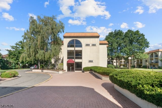 2 Ann St N308, Clifton City, NJ 07013