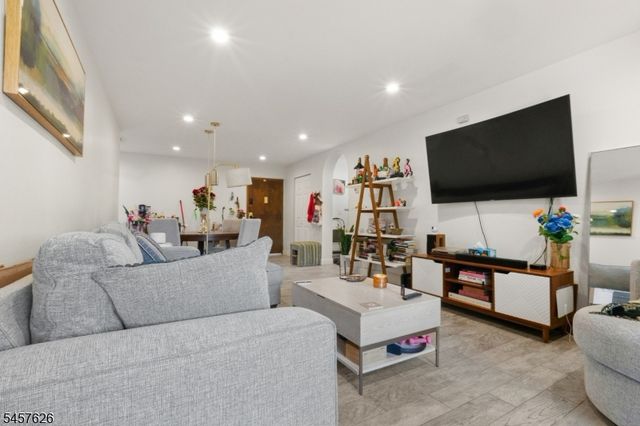 2 Ann St N308, Clifton City, NJ 07013